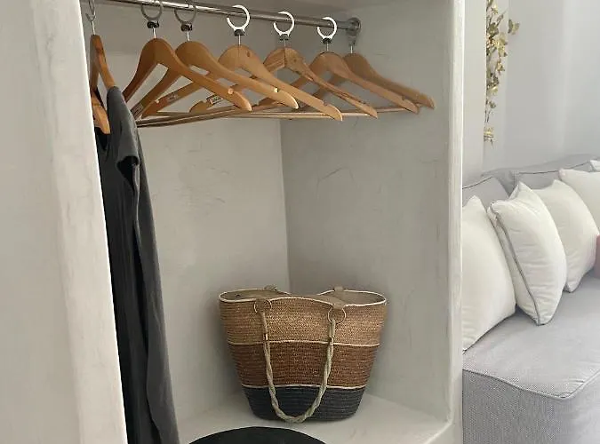 Lamar Cave House Apartment Emporio (Santorini)